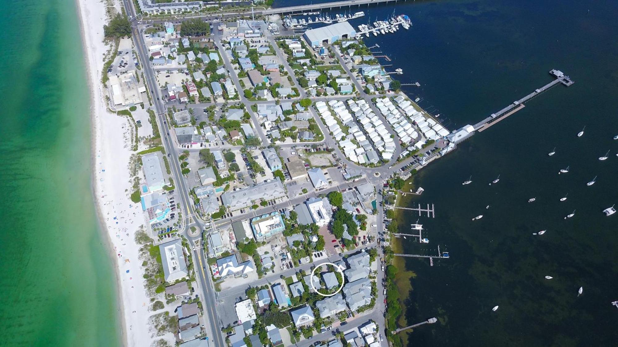 Вилла In The Heart Of Bradenton Beach, Steps To Bridge Street And Beach Экстерьер фото